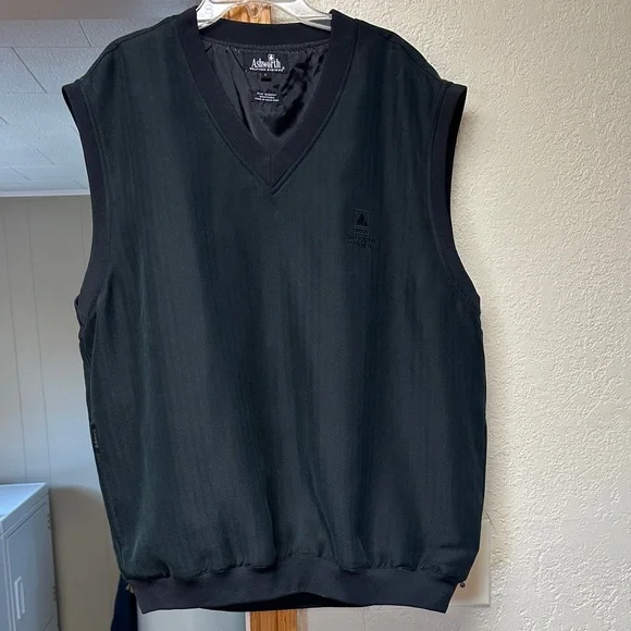 Ashworth Men's V-Neck Black Vest with side pockets - Picture 1 of 4